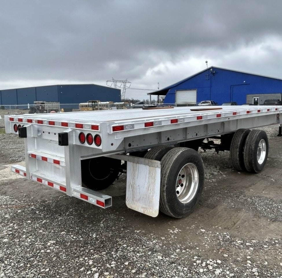 flatbed-trailer flatbed-trailer